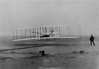 [picture of Orville Wright's famous first airplane flight, 1903]